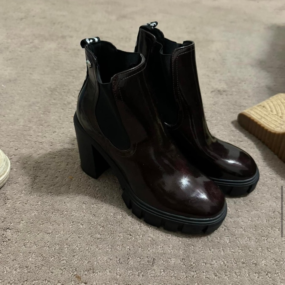 Guess boots